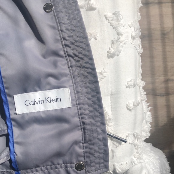 Calvin Klein lightweight grey rain jacket - Picture 9 of 10